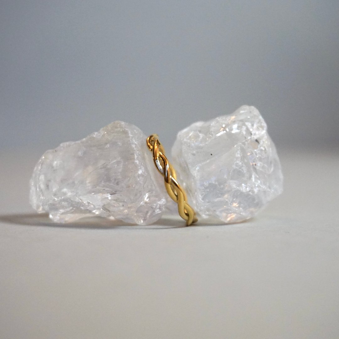 Golden twist ring