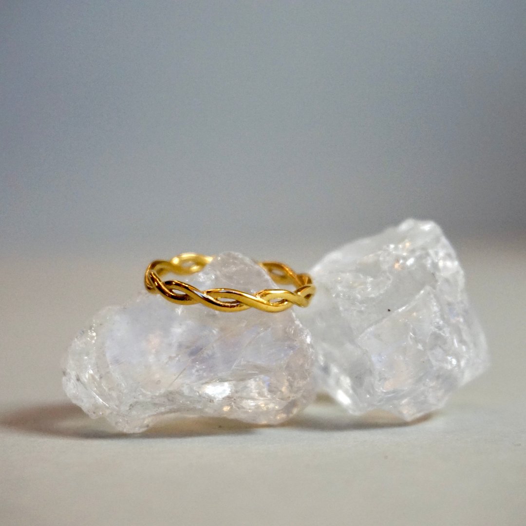 Golden twist ring