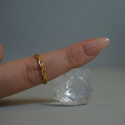 Golden twist ring