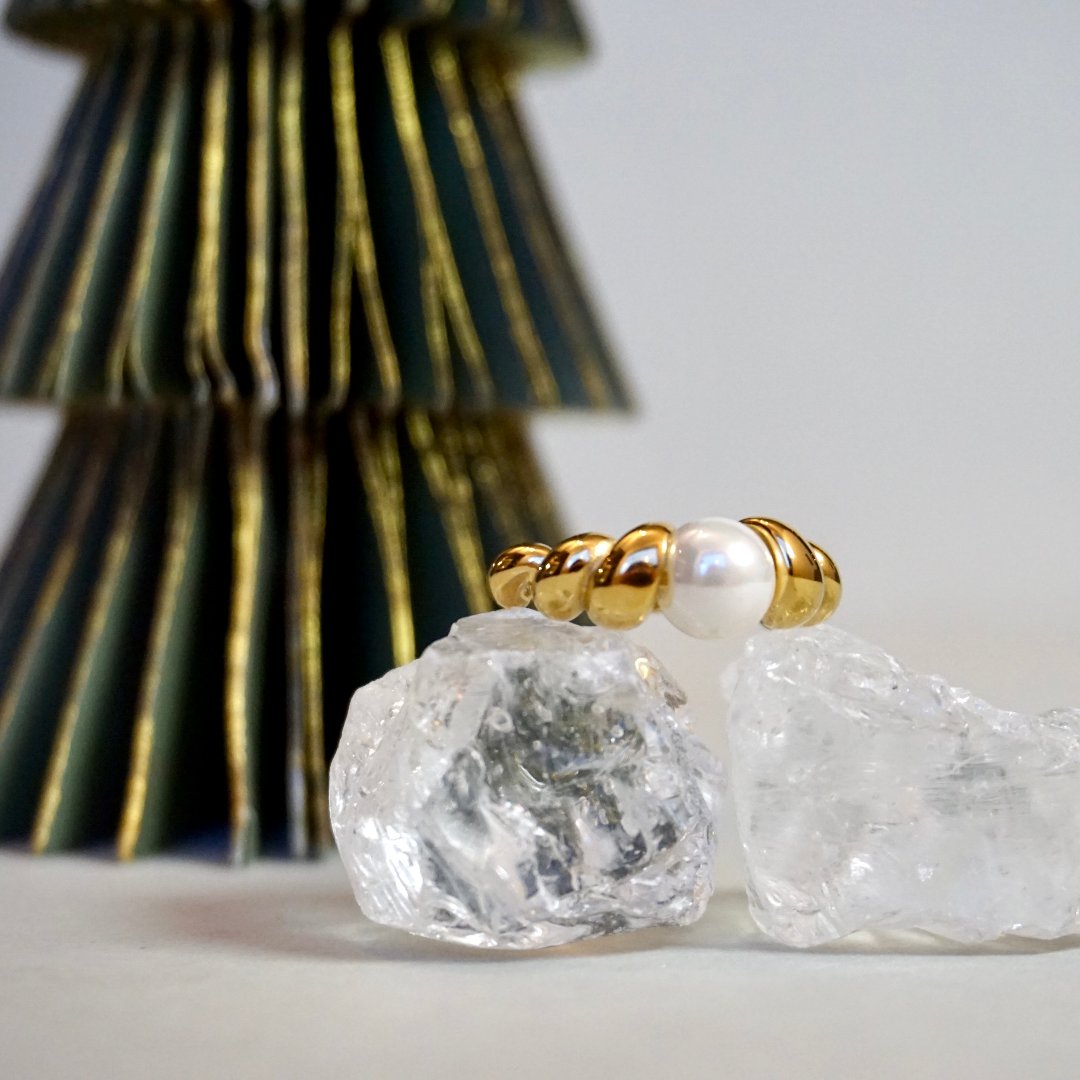 Pearl Twist Gold ring