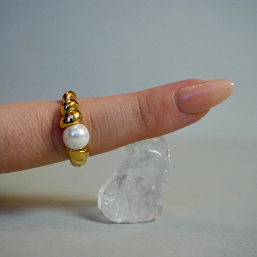 Pearl Twist Gold ring