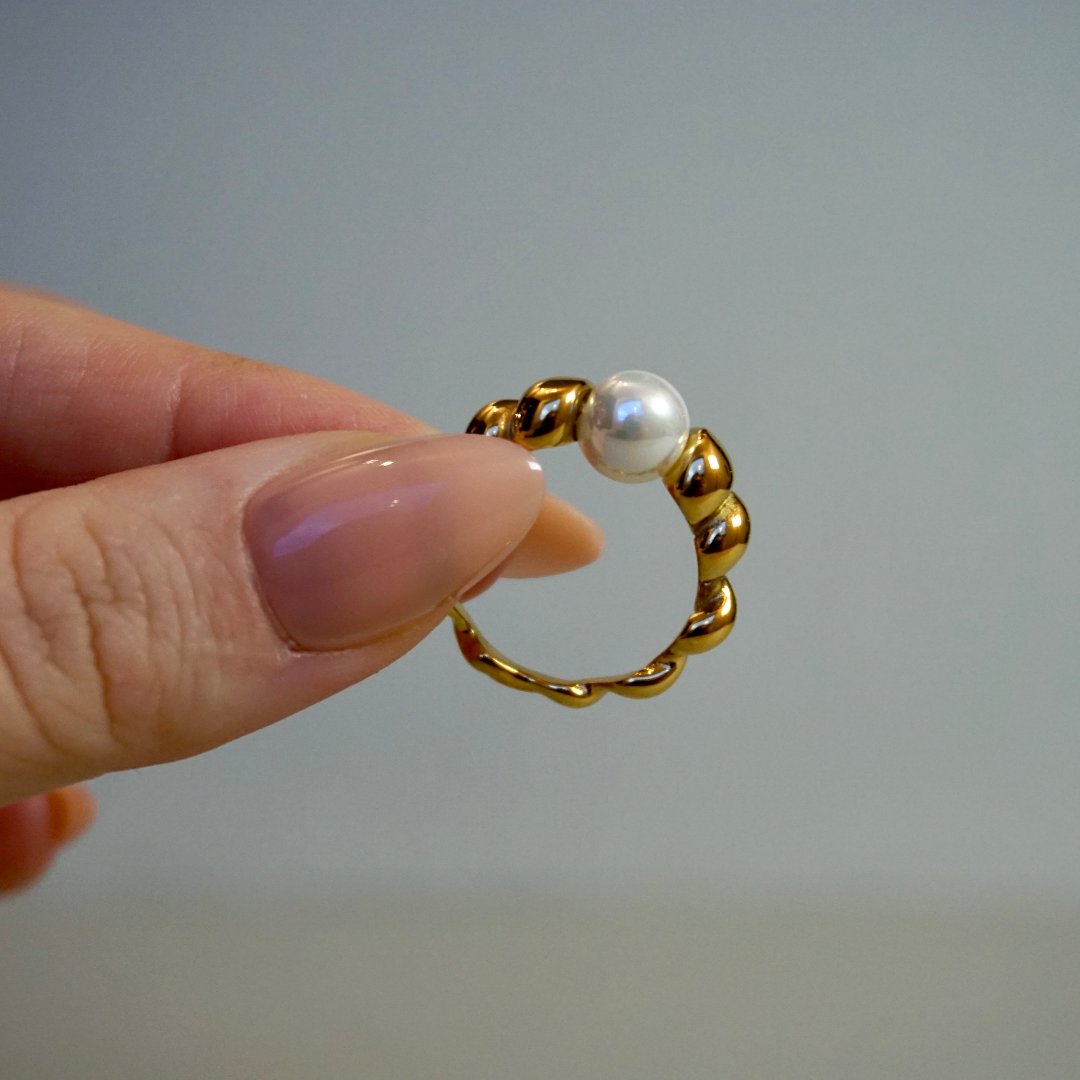 Pearl Twist Gold ring