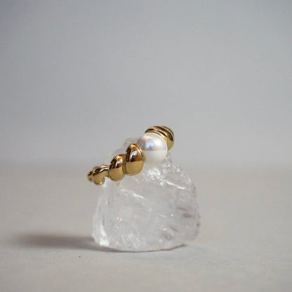 Pearl Twist Gold ring